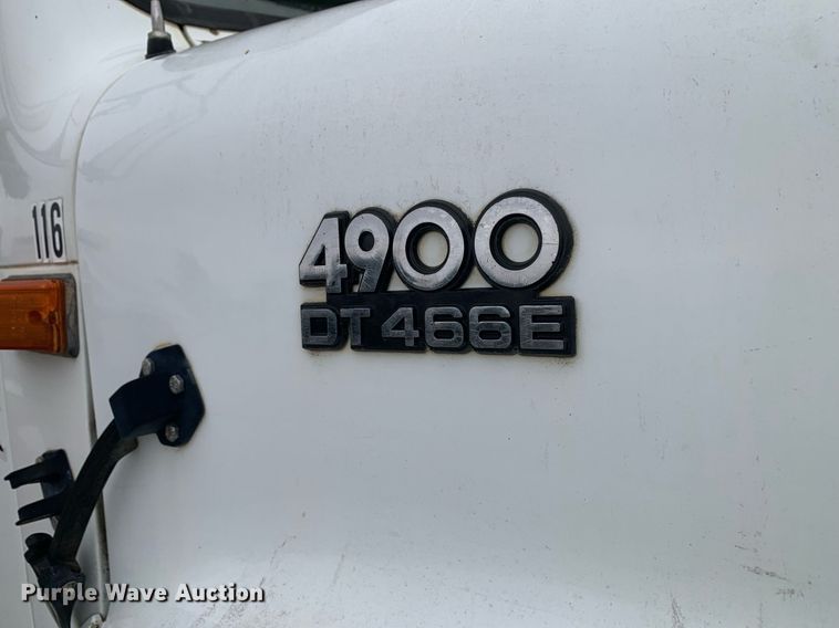 image for item JT9661 2001 International  4900 dump truck