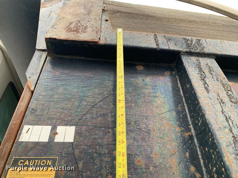 image for item JT9661 2001 International  4900 dump truck