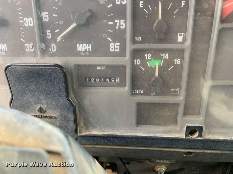 image for item JT9661 2001 International  4900 dump truck