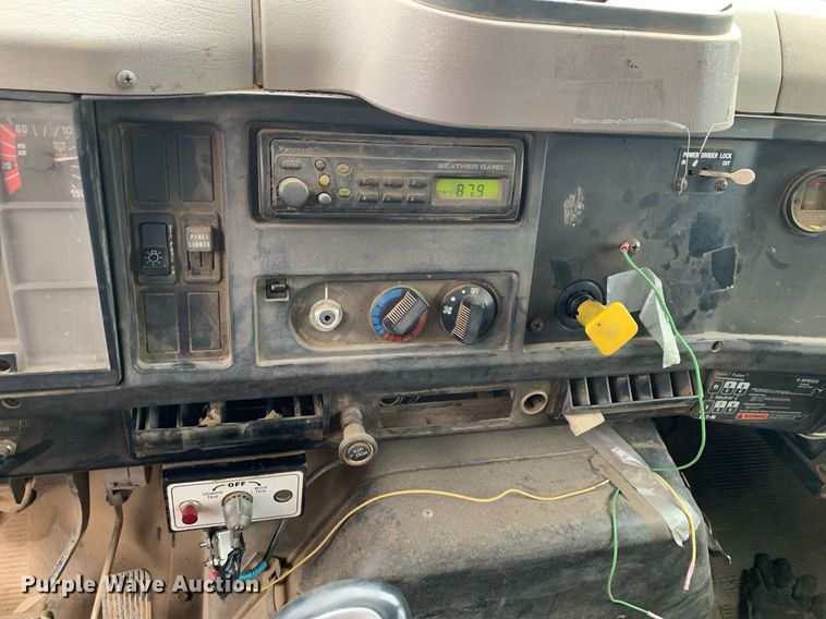 image for item JT9661 2001 International  4900 dump truck