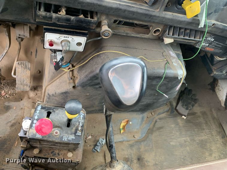 image for item JT9661 2001 International  4900 dump truck