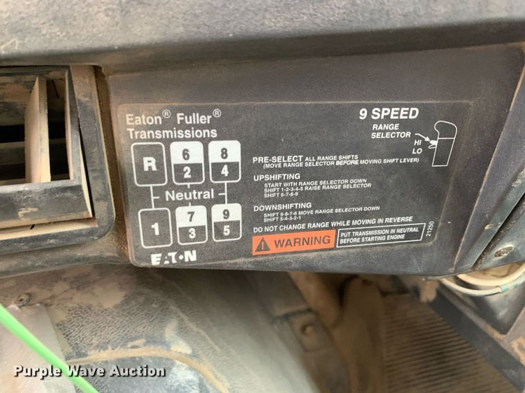 image for item JT9661 2001 International  4900 dump truck