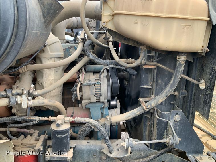 image for item JT9661 2001 International  4900 dump truck