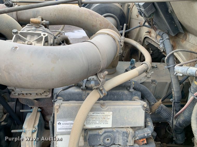 image for item JT9661 2001 International  4900 dump truck