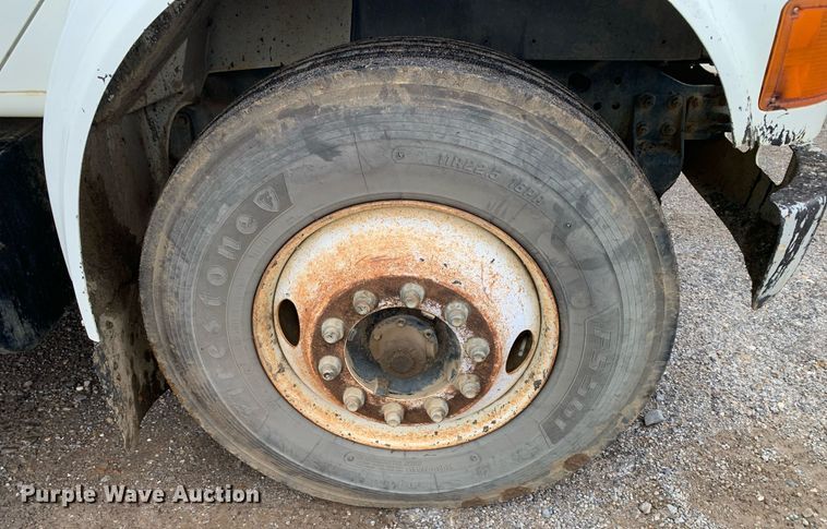 image for item JT9661 2001 International  4900 dump truck