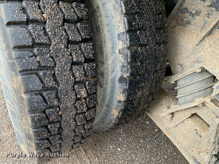 image for item JT9661 2001 International  4900 dump truck