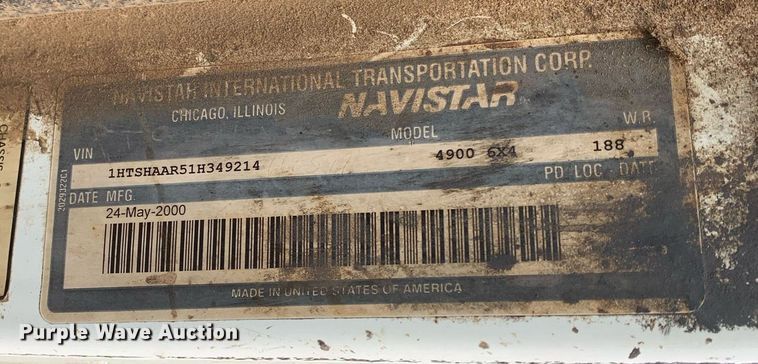 image for item JT9661 2001 International  4900 dump truck