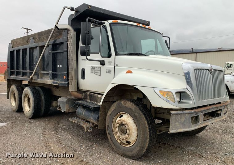 image for item JT9662 2007 International  7400 dump truck
