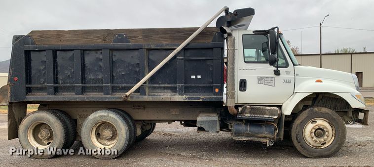 image for item JT9662 2007 International  7400 dump truck