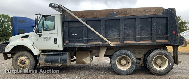image for item JT9662 2007 International  7400 dump truck