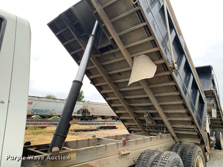 image for item JT9662 2007 International  7400 dump truck