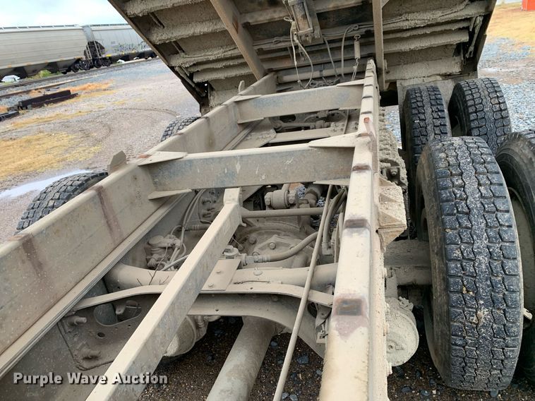image for item JT9662 2007 International  7400 dump truck