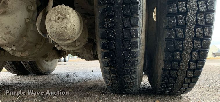 image for item JT9662 2007 International  7400 dump truck