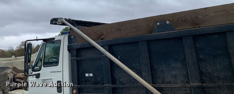 image for item JT9662 2007 International  7400 dump truck