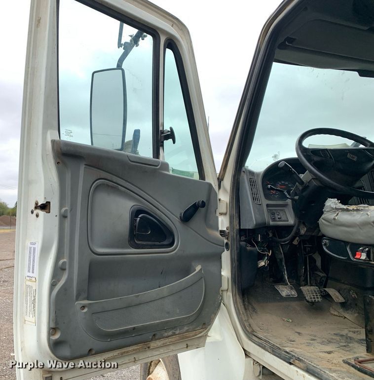 image for item JT9662 2007 International  7400 dump truck