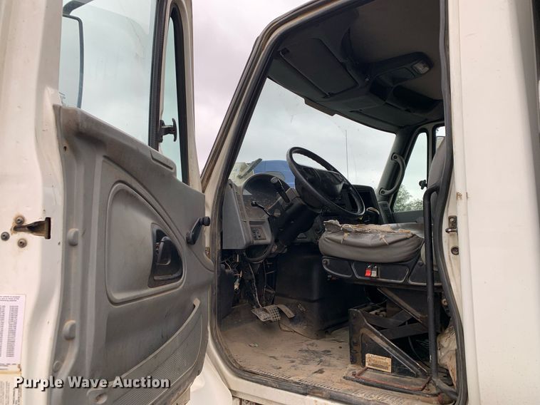 image for item JT9662 2007 International  7400 dump truck