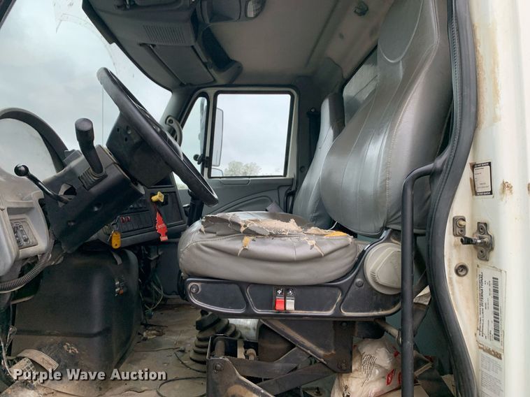 image for item JT9662 2007 International  7400 dump truck