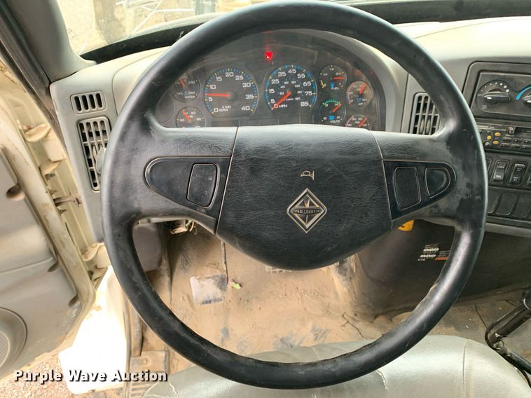 image for item JT9662 2007 International  7400 dump truck