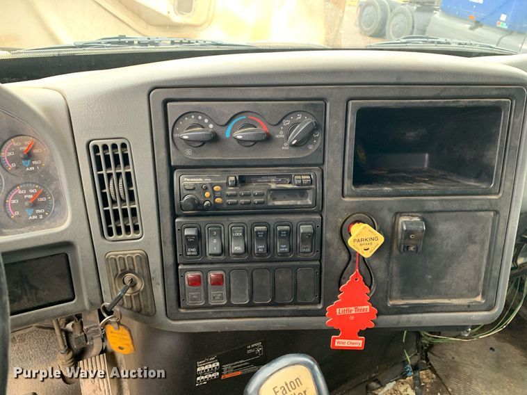 image for item JT9662 2007 International  7400 dump truck