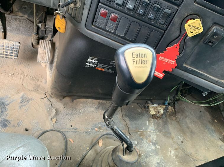 image for item JT9662 2007 International  7400 dump truck