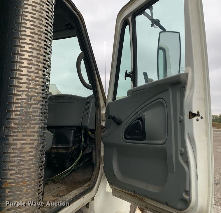 image for item JT9662 2007 International  7400 dump truck