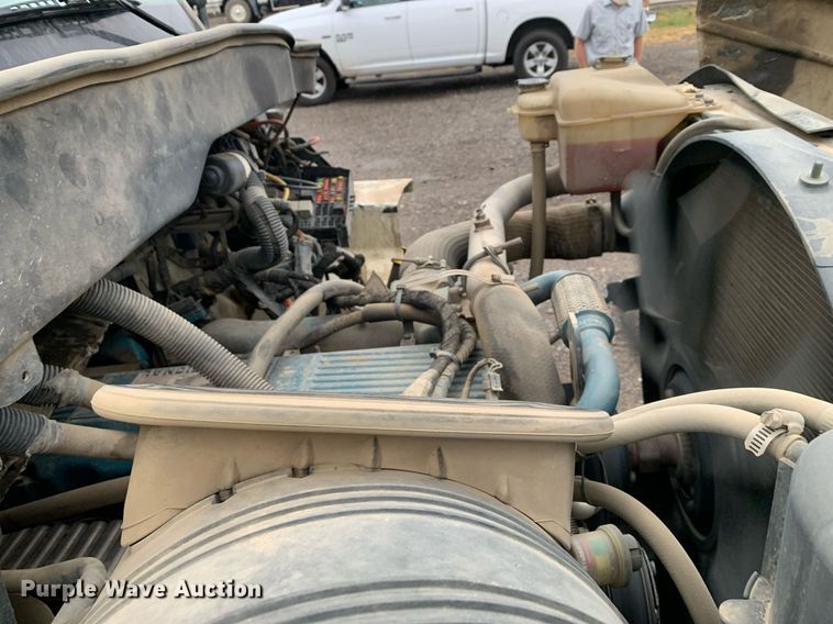 image for item JT9662 2007 International  7400 dump truck