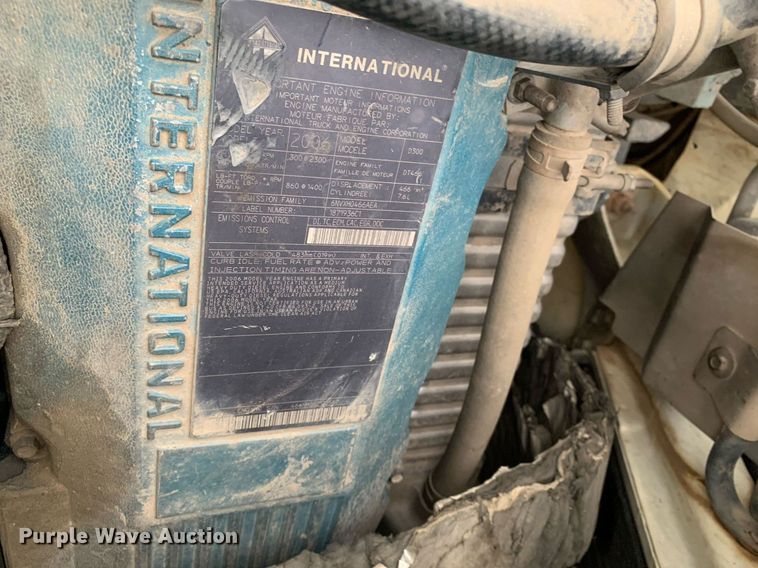 image for item JT9662 2007 International  7400 dump truck