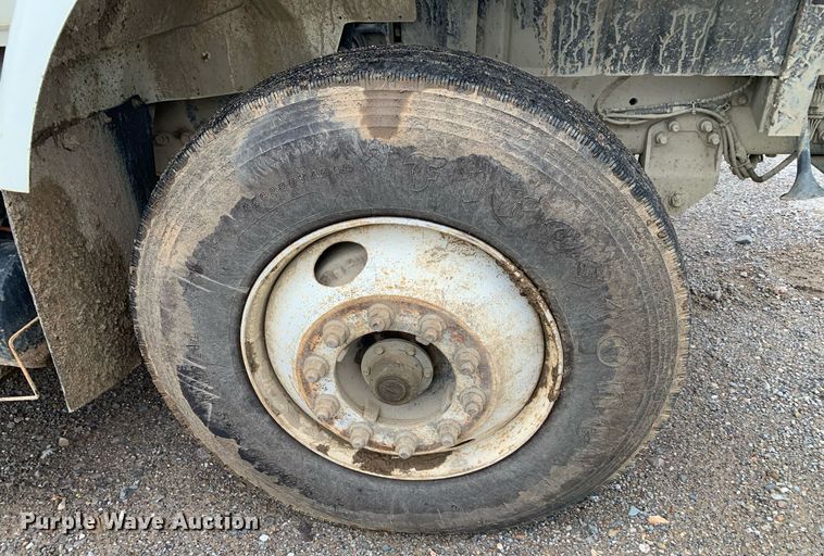 image for item JT9662 2007 International  7400 dump truck