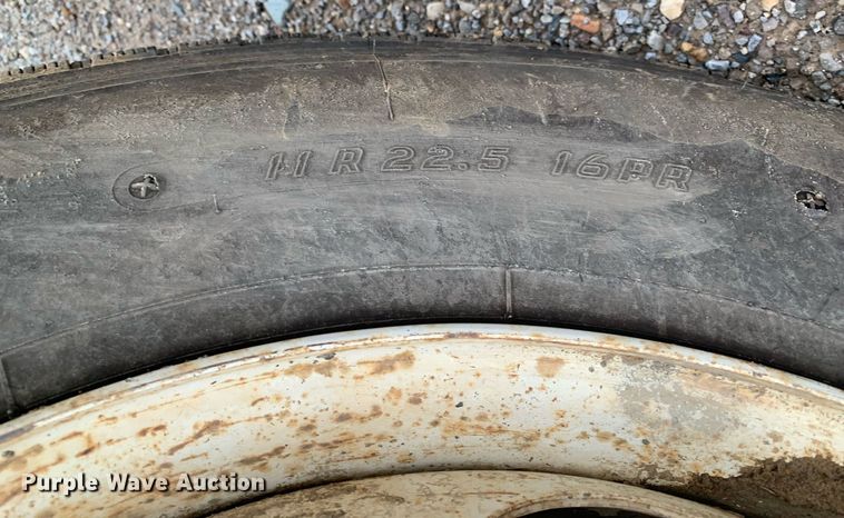 image for item JT9662 2007 International  7400 dump truck