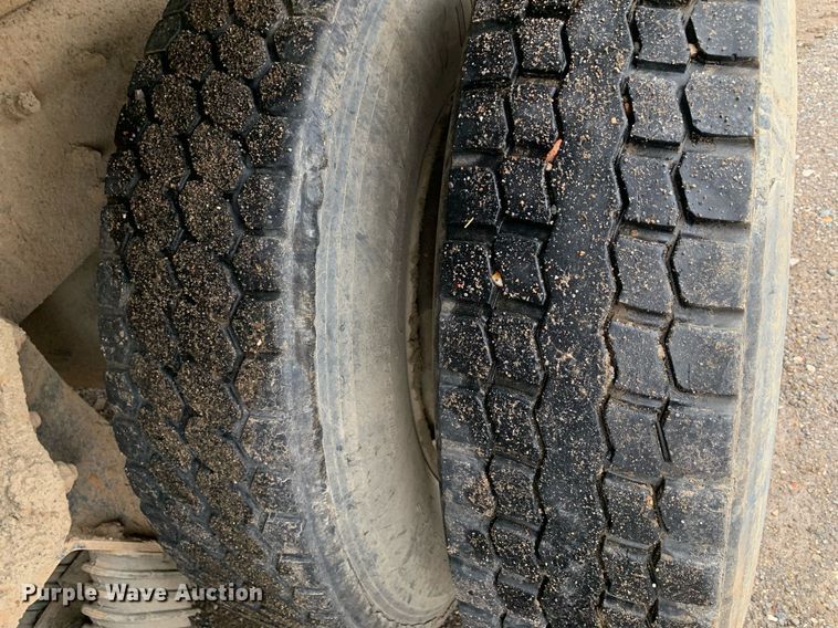 image for item JT9662 2007 International  7400 dump truck