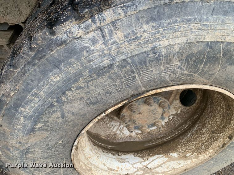 image for item JT9662 2007 International  7400 dump truck