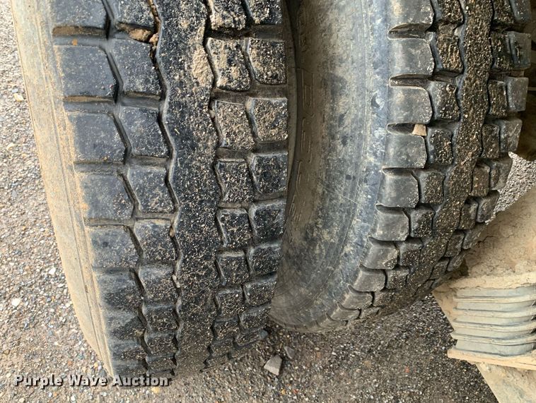 image for item JT9662 2007 International  7400 dump truck