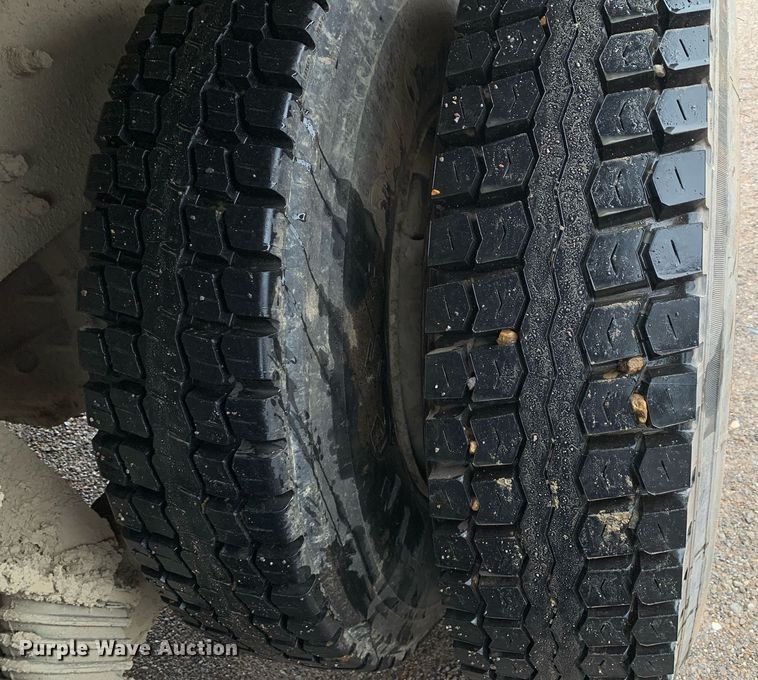 image for item JT9662 2007 International  7400 dump truck