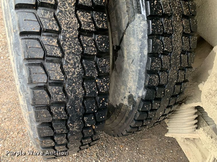 image for item JT9662 2007 International  7400 dump truck