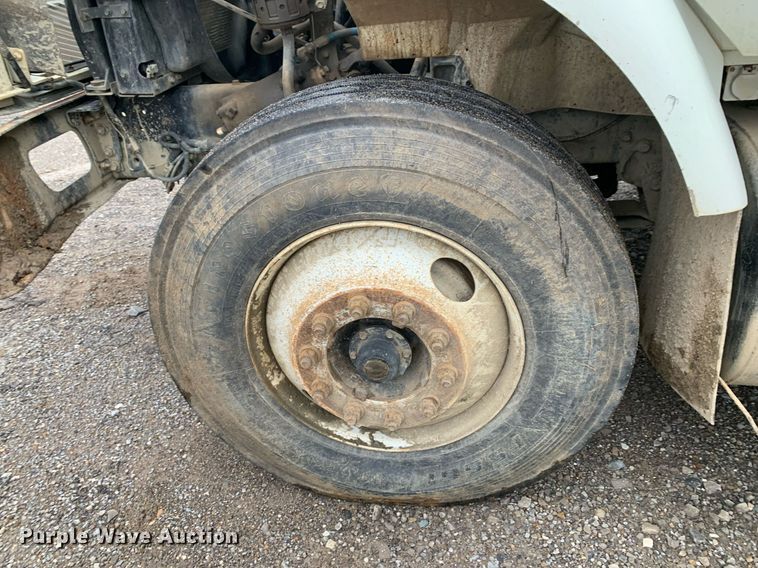 image for item JT9662 2007 International  7400 dump truck