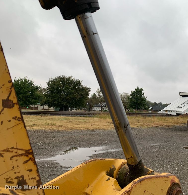 image for item JT9664 1993 John Deere  310D backhoe