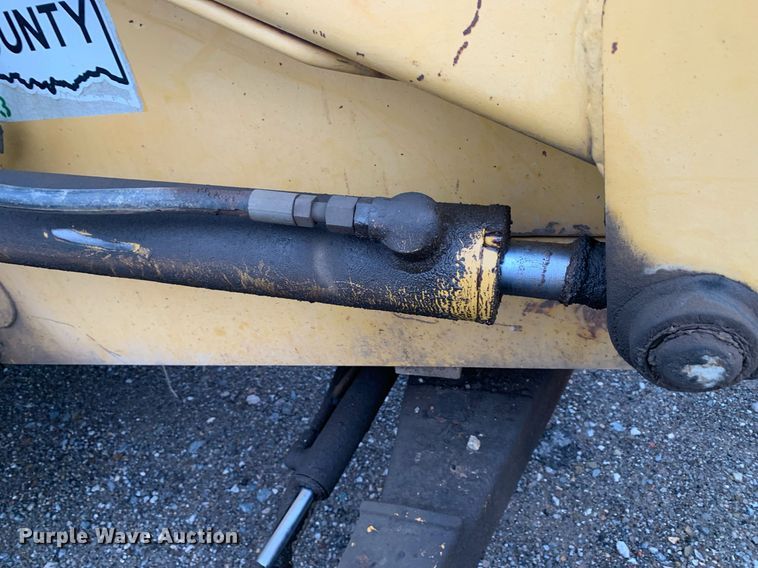 image for item JT9664 1993 John Deere  310D backhoe