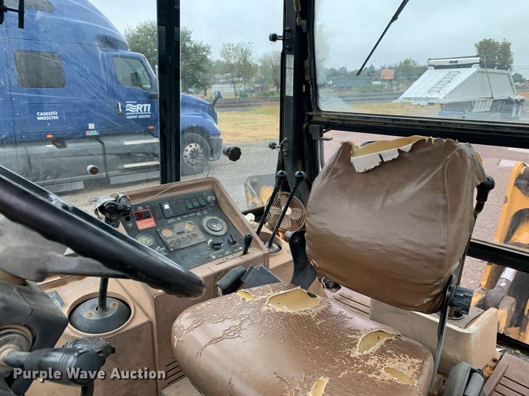 image for item JT9664 1993 John Deere  310D backhoe