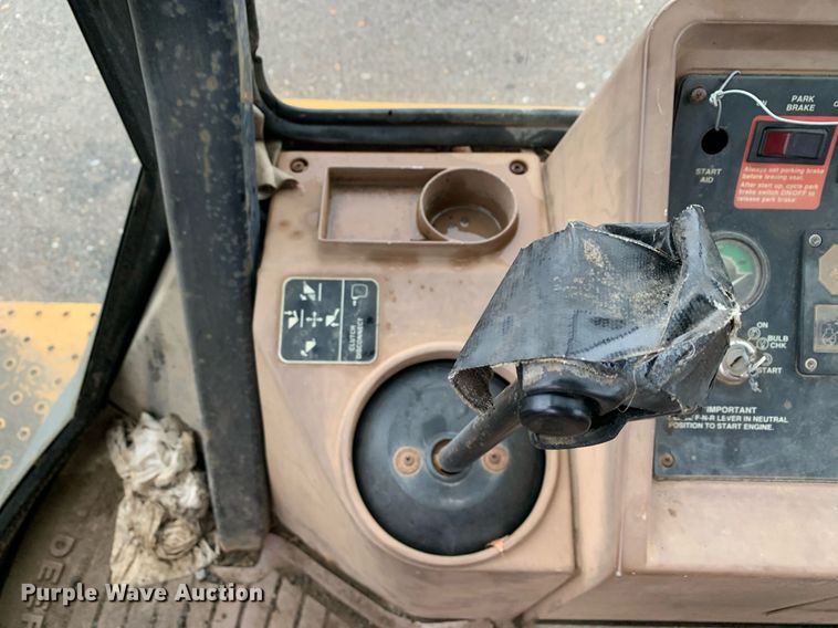 image for item JT9664 1993 John Deere  310D backhoe