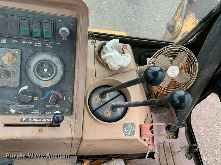 image for item JT9664 1993 John Deere  310D backhoe