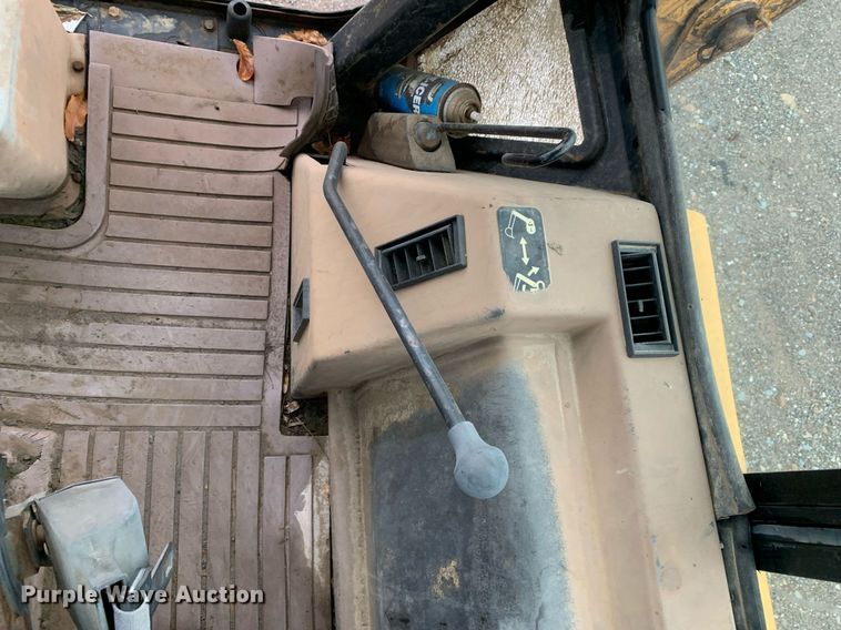 image for item JT9664 1993 John Deere  310D backhoe