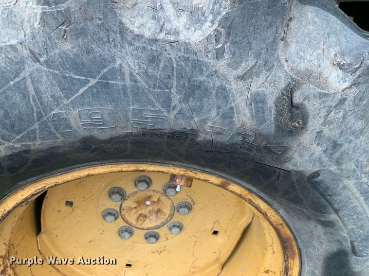 image for item JT9664 1993 John Deere  310D backhoe