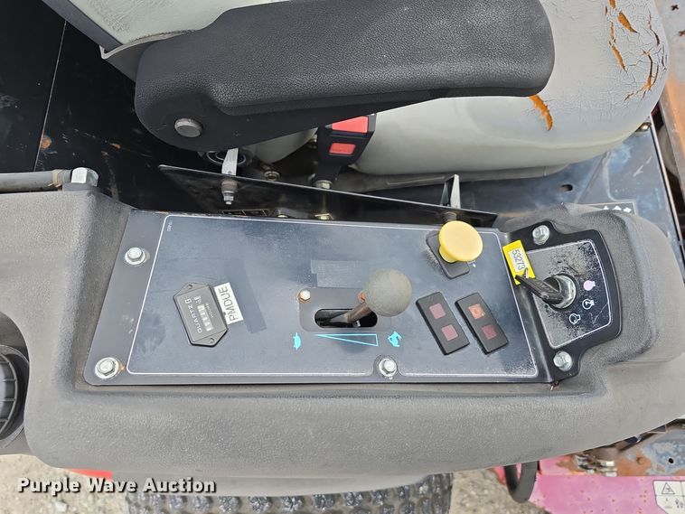 image for item LW9968 Toro Groundsmaster 7210 ZTR lawn mower