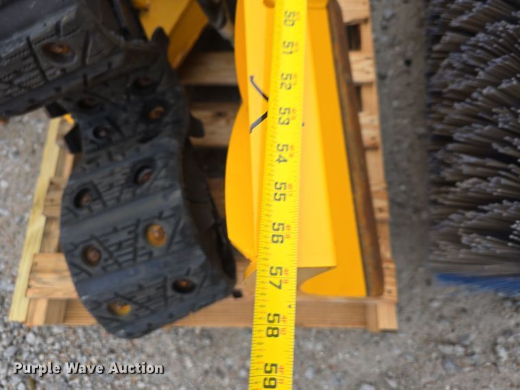 image for item LW9968 Toro Groundsmaster 7210 ZTR lawn mower