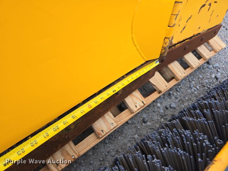 image for item LW9968 Toro Groundsmaster 7210 ZTR lawn mower