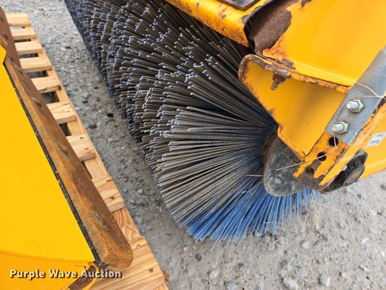 image for item LW9968 Toro Groundsmaster 7210 ZTR lawn mower