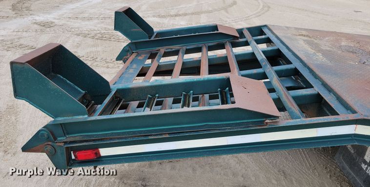 image for item OH9330 1987 LKI 92LT equipment trailer