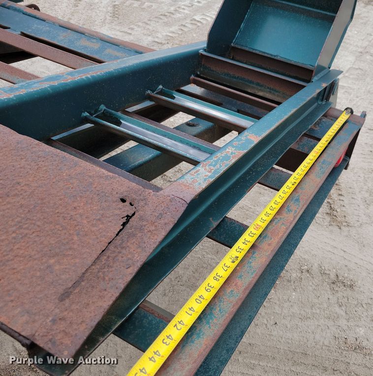 image for item OH9330 1987 LKI 92LT equipment trailer