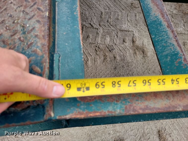 image for item OH9330 1987 LKI 92LT equipment trailer