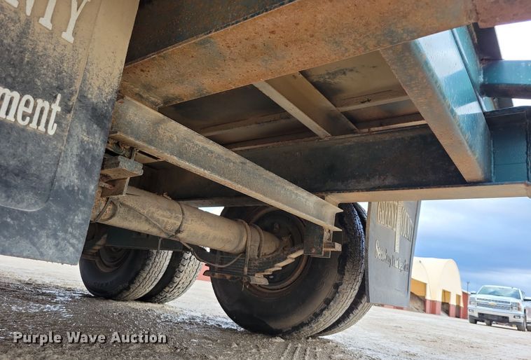 image for item OH9330 1987 LKI 92LT equipment trailer